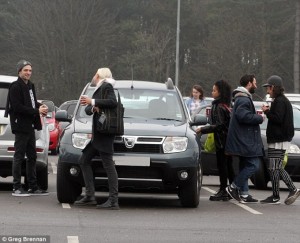 Robert Pattison Dacia Duster