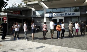 Alpha Bank Grecia coada ATM